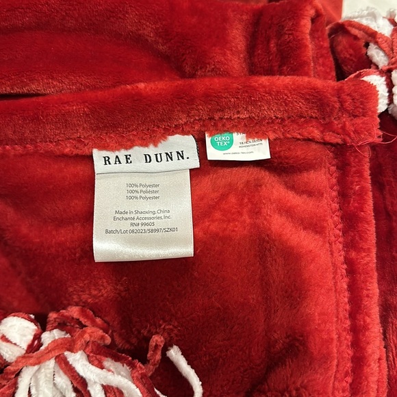 RAE DUNN Soft Plush Throw - Picture 8 of 9